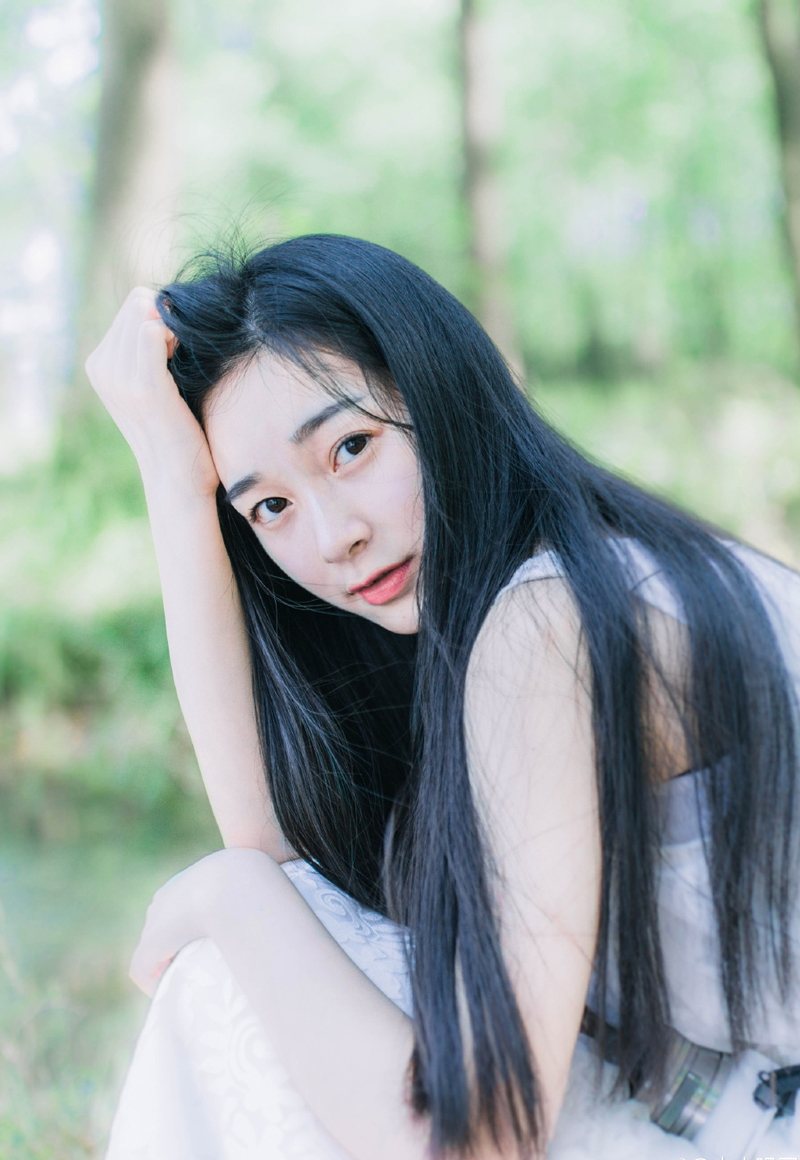 云淡风轻，细水长流，何止君子之交。爱情不也是如此，才叫落花流水，天上人间?——三毛《亲爱的三毛》